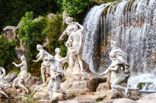 Экскурсия в Королевский дворец и парк в Казерте из Неаполя