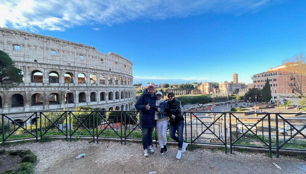 Туристы в Риме на экскурсии с гидом Владиславом Доро январь 2023